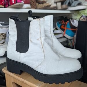 Dirty Laundry Montana White Patent Lug Boots Size 7.5